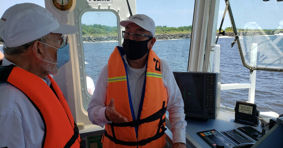 El Secretario de Comunicaciones Y Transportes, Jorge Arganis Díaz Leal, dio a conocer que la API Puerto Chiapas realizará dragado de mantenimiento emergente