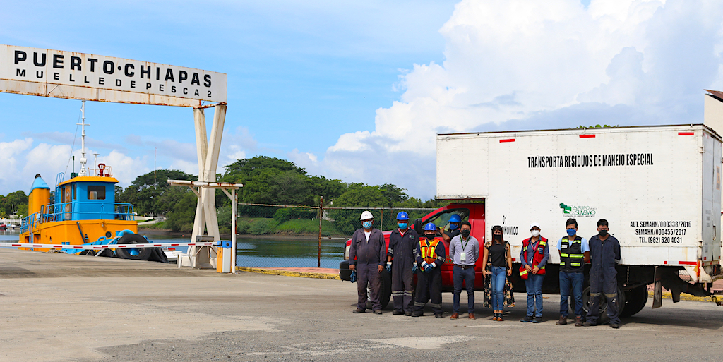 API Puerto Chiapas y Grupo SUVEMO realizan limpieza a las áreas colindantes del recinto portuario