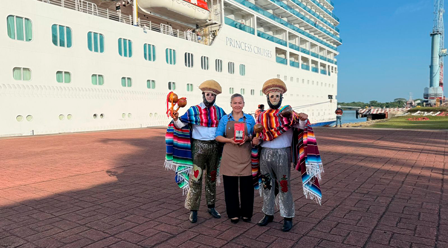 Arribo del crucero SEABOURN SOJOURN a Puerto Chiapas