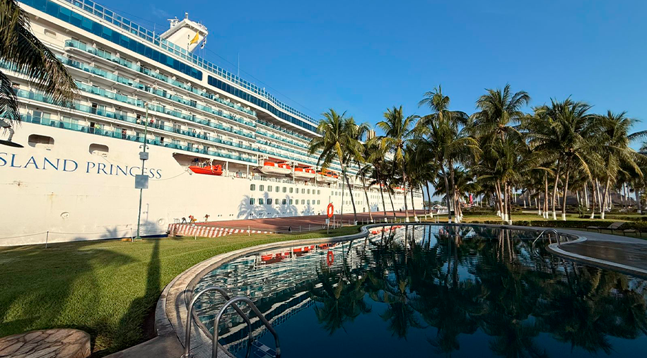 Arribo del crucero SEABOURN SOJOURN a Puerto Chiapas