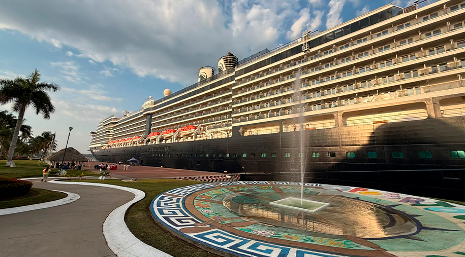 La administración del sistema portuario nacional puerto Chiapas, recibe dos cruceros de la naviera PRINCESS CRUISES